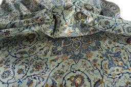 Surface texture of 2000s Kashan rug with natural Wool and intricate pattern