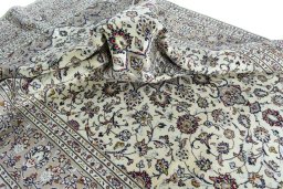 Surface texture of 2000s Kashan rug with natural Wool and intricate pattern