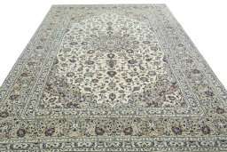 Surface texture of 2000s Kashan rug with natural Wool and intricate pattern