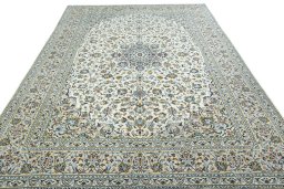 Surface texture of 2000s Kashan rug with natural Wool and intricate pattern