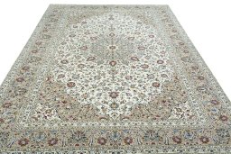 Surface texture of 2000s Kashan rug with natural Wool and intricate pattern