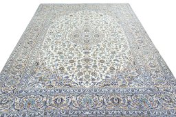 Surface texture of 2000s Kashan rug with natural Wool and intricate pattern