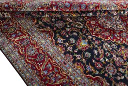 Surface texture of 2000s Kashan rug with natural Wool and intricate pattern