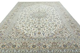 Surface texture of 2000s Kashan rug with natural Wool and intricate pattern