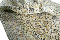 Surface texture of 2000s Kashan rug with natural Wool and intricate pattern