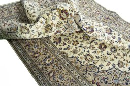 Surface texture of 2000s Kashan rug with natural Wool and intricate pattern