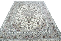 Surface texture of 2000s Kashan rug with natural Wool and intricate pattern