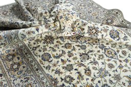 Surface texture of 2000s Kashan rug with natural Wool and intricate pattern