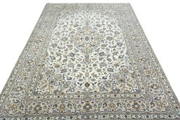 Surface texture of 2000s Kashan rug with natural Wool and intricate pattern