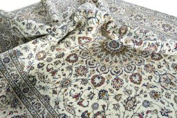 Surface texture of 2000s Kashan rug with natural Wool and intricate pattern