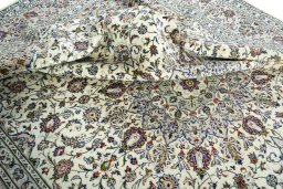 Surface texture of 2000s Kashan rug with natural Wool and intricate pattern