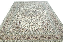 Surface texture of 2000s Kashan rug with natural Wool and intricate pattern