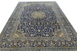 Surface texture of 2000s Kashan rug with natural Wool and intricate pattern