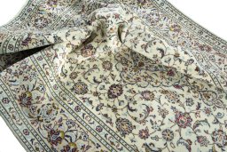 Surface texture of 2000s Kashan rug with natural Wool and intricate pattern