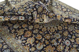 Surface texture of 2000s Kashan rug with natural Wool and intricate pattern