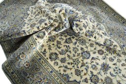 Surface texture of 2000s Kashan rug with natural Wool and intricate pattern