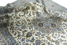 Surface texture of 2000s Kashan rug with natural Wool and intricate pattern