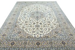 Surface texture of 2000s Kashan rug with natural Wool and intricate pattern