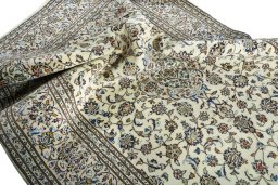 Surface texture of 2000s Kashan rug with natural Wool and intricate pattern