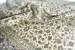 Surface texture of 2000s Kashan rug with natural Wool and intricate pattern