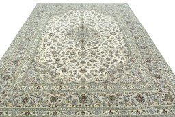 Surface texture of 2000s Kashan rug with natural Wool and intricate pattern