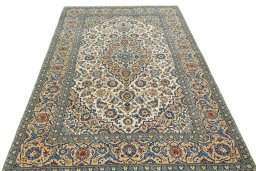 Surface texture of 2000s Kashan rug with natural Wool and intricate pattern