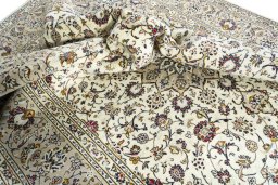 Surface texture of 2000s Kashan rug with natural Wool and intricate pattern