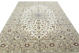 Surface texture of 2000s Kashan rug with natural Wool and intricate pattern