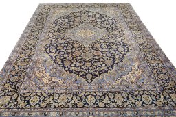 Surface texture of 2000s Kashan rug with natural Wool and intricate pattern
