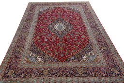 Surface texture of 2000s Kashan rug with natural Wool and intricate pattern