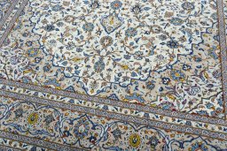 Close-up detail of 1970s Kashan rug from Iran / Persia showing Wool weave