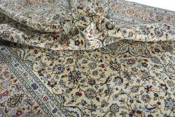 Surface texture of 2000s Kashan rug with natural Wool and intricate pattern