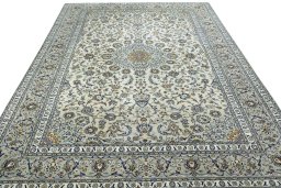 Surface texture of 2000s Kashan rug with natural Wool and intricate pattern