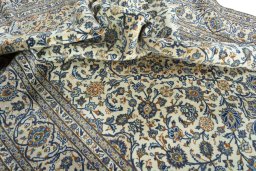 Surface texture of 2000s Kashan rug with natural Wool and intricate pattern