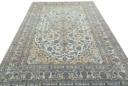 Surface texture of 2000s Kashan rug with natural Wool and intricate pattern
