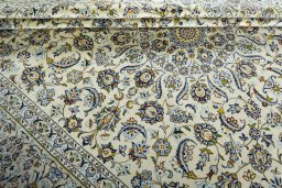 Close-up detail of 1970s Kashan rug from Iran / Persia showing Wool weave