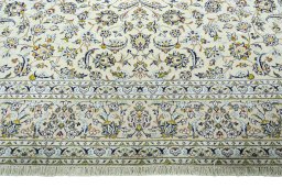 Full view of 1970s Kashan rug from Iran / Persia, 404 × 300 cm in Beige tones