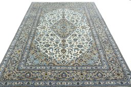 Surface texture of 2000s Kashan rug with natural Wool and intricate pattern