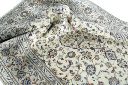 Surface texture of 2000s Kashan rug with natural Wool and intricate pattern