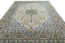 Surface texture of 2000s Kashan rug with natural Wool and intricate pattern