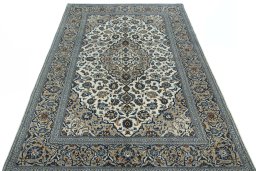 Surface texture of 2000s Kashan rug with natural Wool and intricate pattern