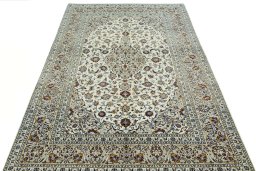 Surface texture of 2000s Kashan rug with natural Wool and intricate pattern