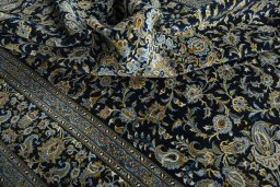 Surface texture of 2000s Kashan rug with natural Wool and intricate pattern