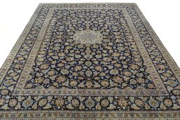 Surface texture of 1970s Kashan rug with natural Wool and intricate pattern