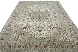 Surface texture of 2000s Kashan rug with natural Wool and intricate pattern