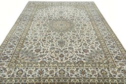 Surface texture of 2000s Kashan rug with natural Wool and intricate pattern