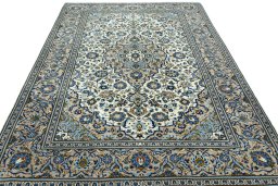 Surface texture of 2000s Kashan rug with natural Wool and intricate pattern