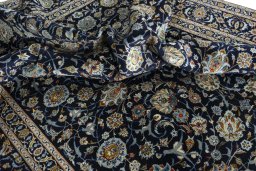 Surface texture of 2000s Kashan rug with natural Wool and intricate pattern