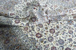 Surface texture of 2000s Kashan rug with natural Wool and intricate pattern