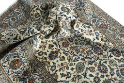 Surface texture of 2000s Kashan rug with natural Wool and intricate pattern